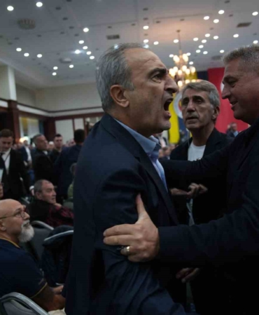 fenerbahce-yuksek-divan-kurulu-toplantisinda-gerginlik-AajuanrS.jpg