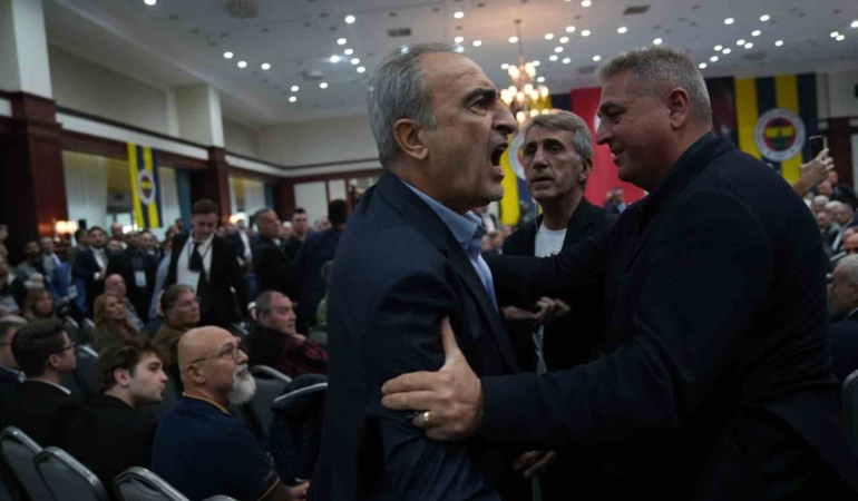 fenerbahce-yuksek-divan-kurulu-toplantisinda-gerginlik-AajuanrS.jpg