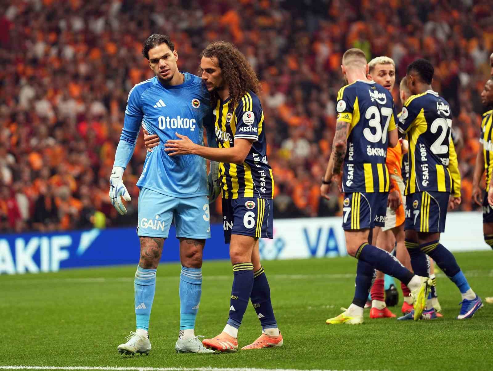 fenerbahcede 4 futbolcu cezali duruma dustu 2 Jns8KSBU