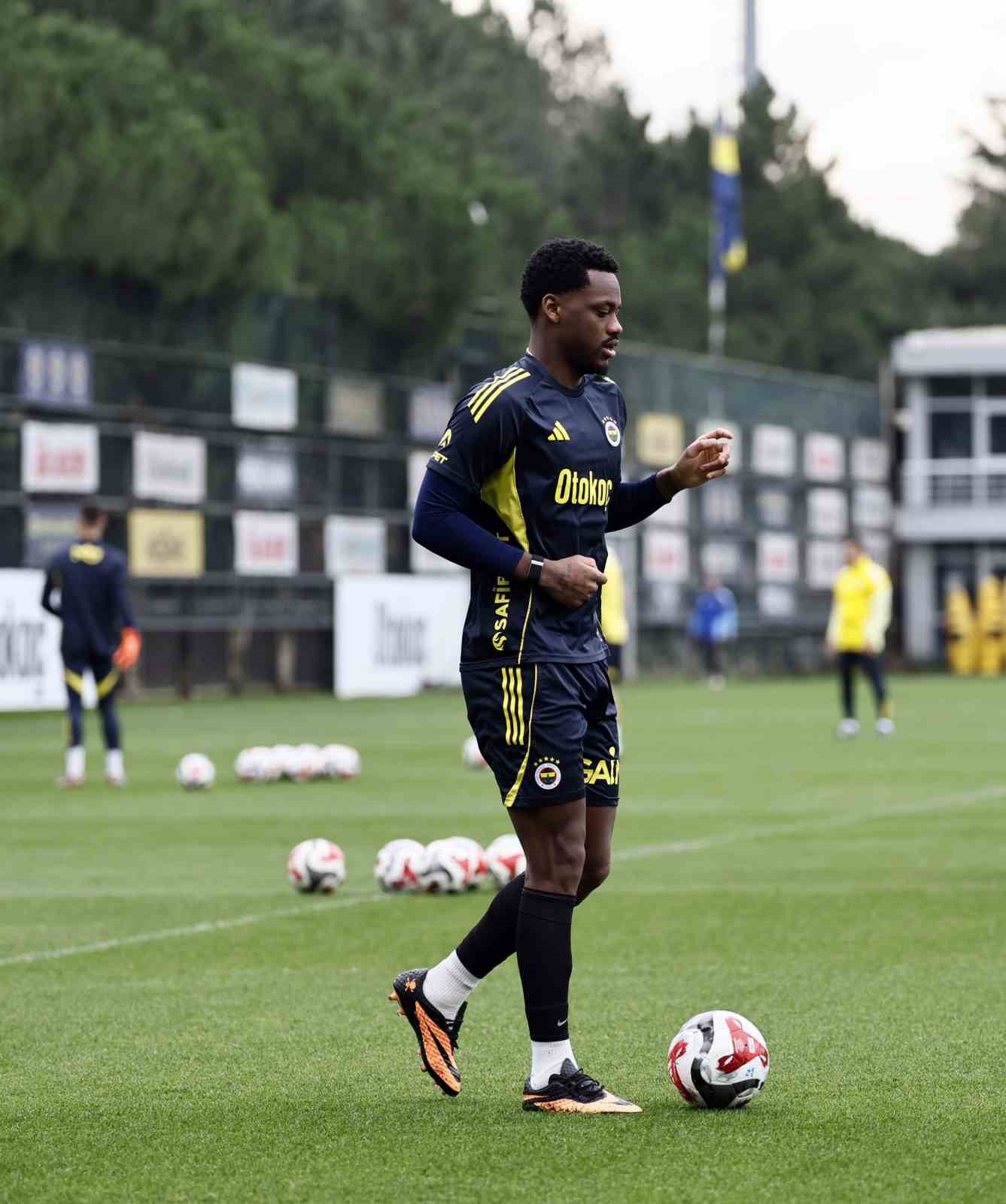 fenerbahcede caykur rizespor maci hazirliklari basladi 3 knfvV5DE