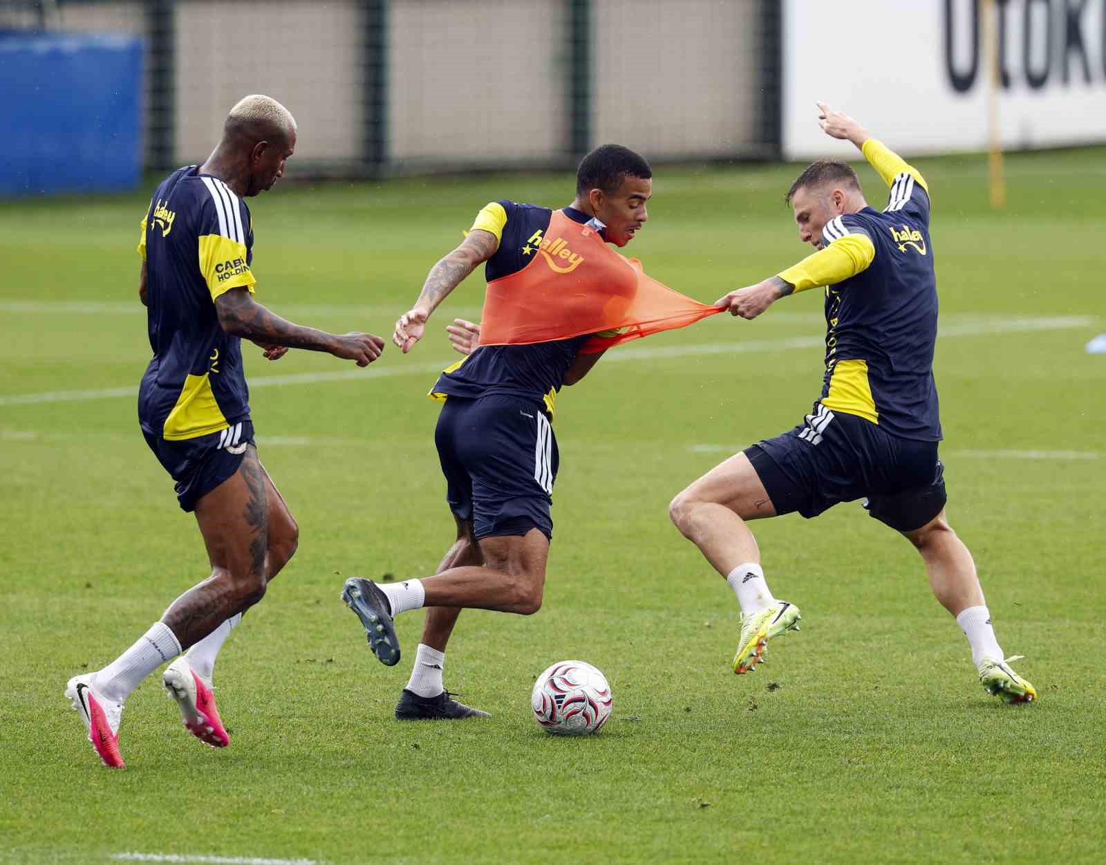 Fenerbahçe’de Gornik Zabrze maçı hazırlıkları devam etti 5 fenerbahcede gornik zabrze maci hazirliklari devam etti 1 FhG1H7Xr