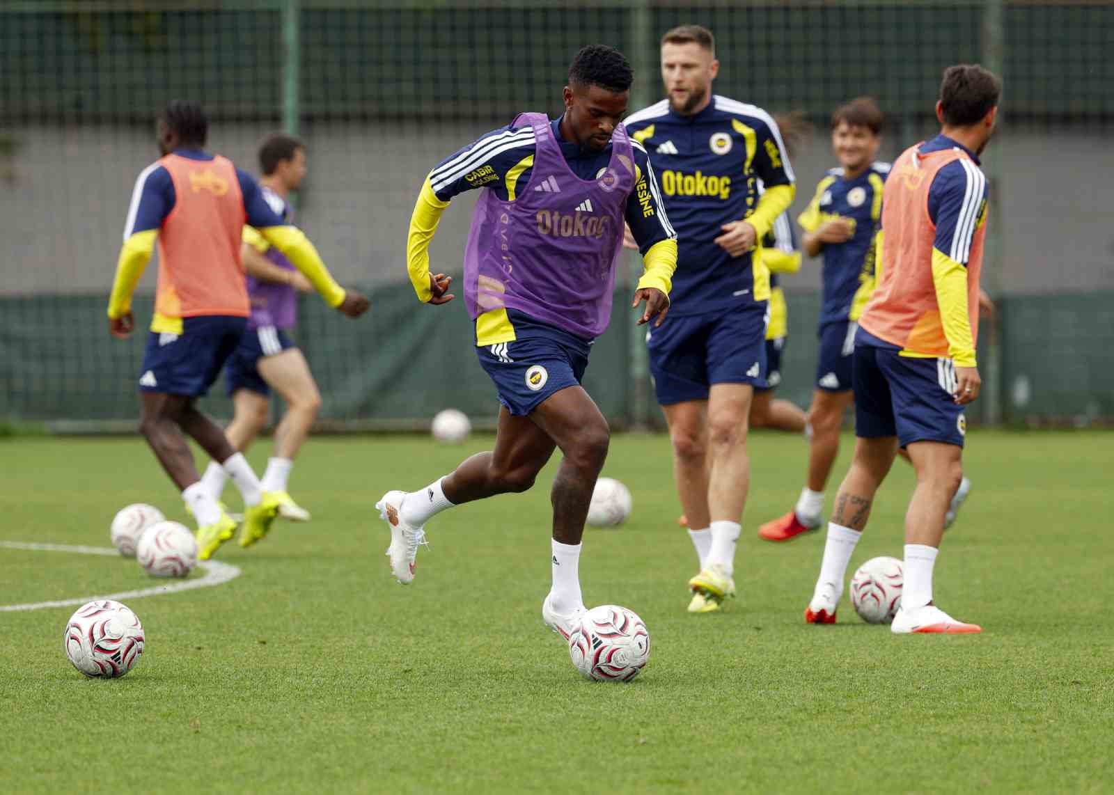 Fenerbahçe’de Gornik Zabrze maçı hazırlıkları devam etti 8 fenerbahcede gornik zabrze maci hazirliklari devam etti 4 Q2LzJyC6