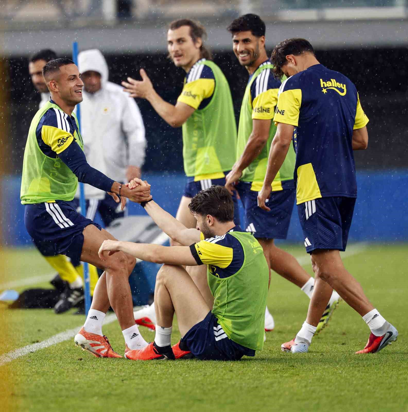 Fenerbahçe’de Gornik Zabrze maçı hazırlıkları devam etti 11 fenerbahcede gornik zabrze maci hazirliklari devam etti 7 rwnzdU3r