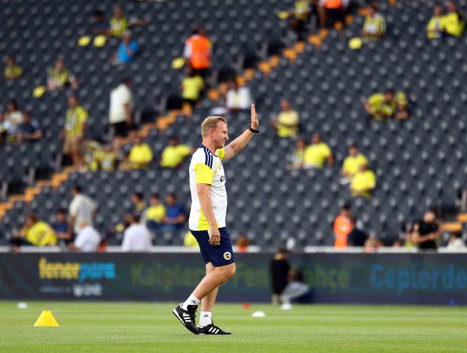 Fenerbahçe’de İsmail Kartal 4. dönemindeki ilk resmi maçına çıktı 8 fenerbahcede ismail kartal 4 donemindeki ilk resmi macina cikti 4 aiAc4pZ7