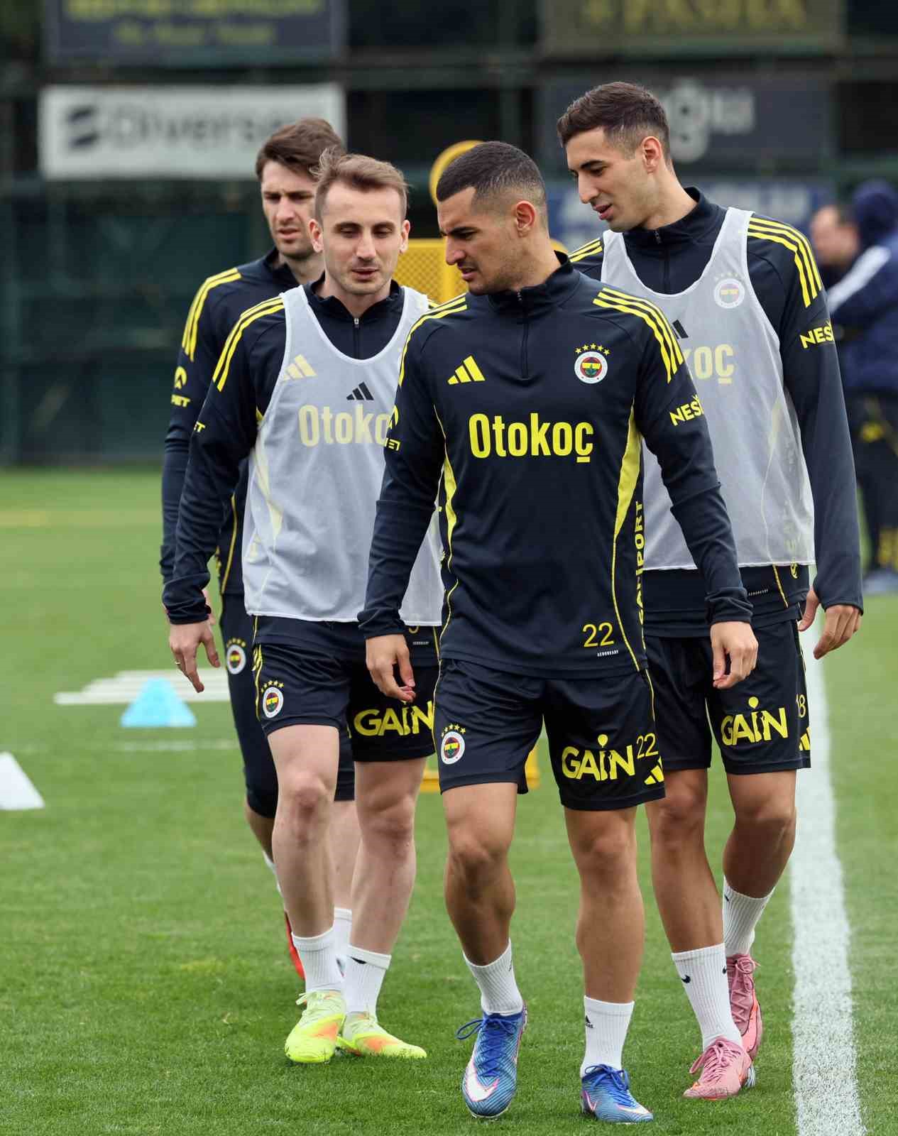 Fenerbahçe’de Konyaspor maçı hazırlıkları başladı 6 fenerbahcede konyaspor maci hazirliklari basladi 2 HYYbw4Xi