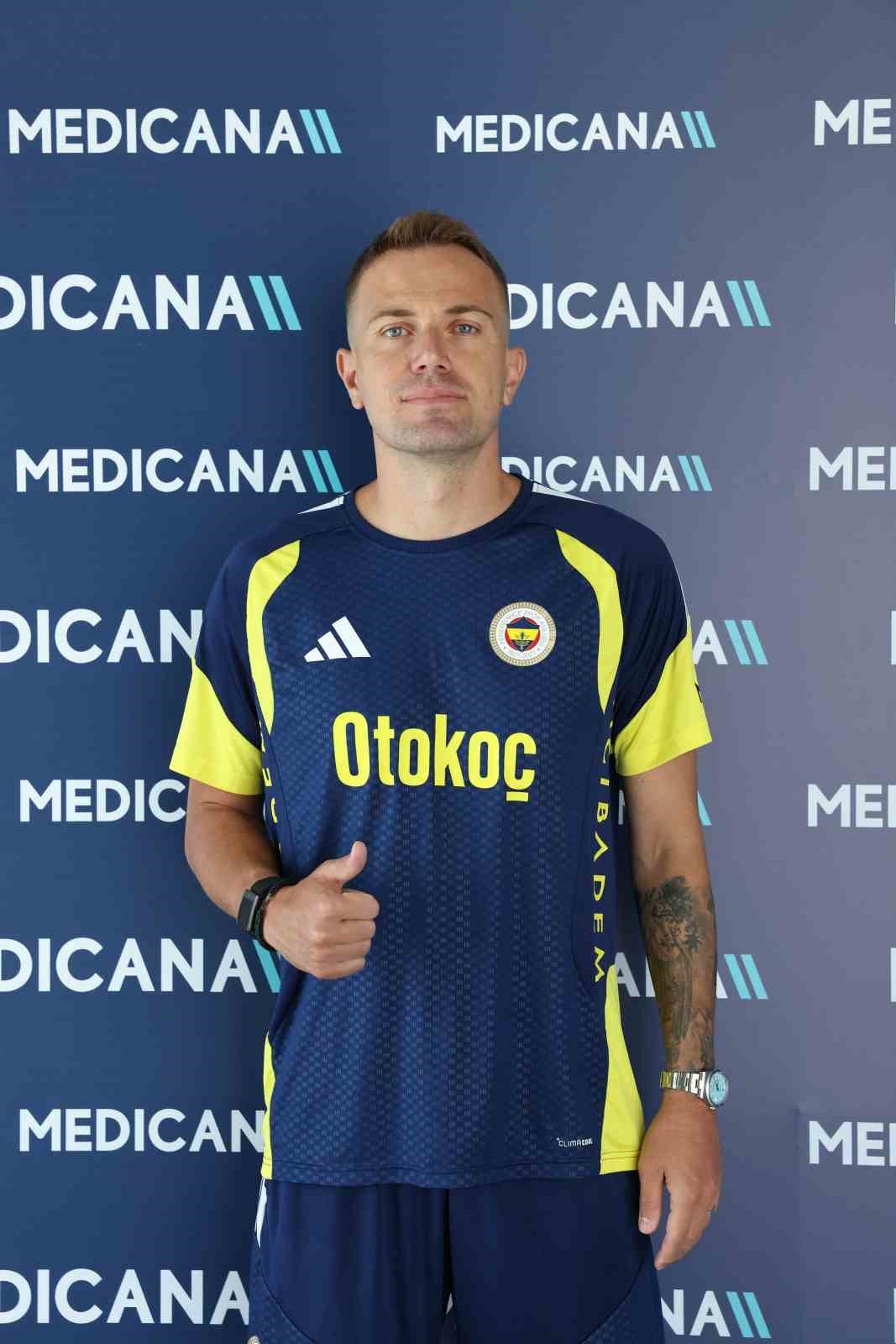 fenerbahcede milli futbolcular saglik kontrolunden gecti 5
