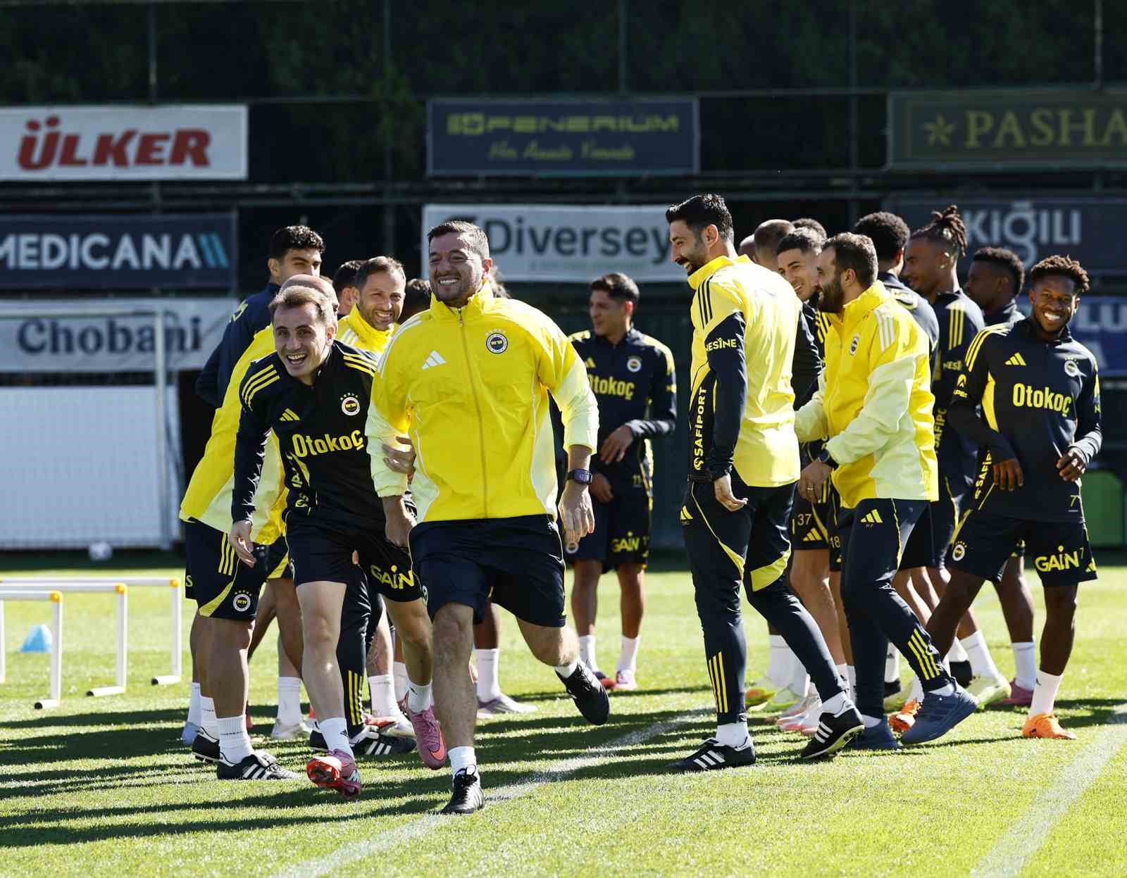 fenerbahcede stuttgart maci hazirliklari devam etti 0 IdK5DnBc
