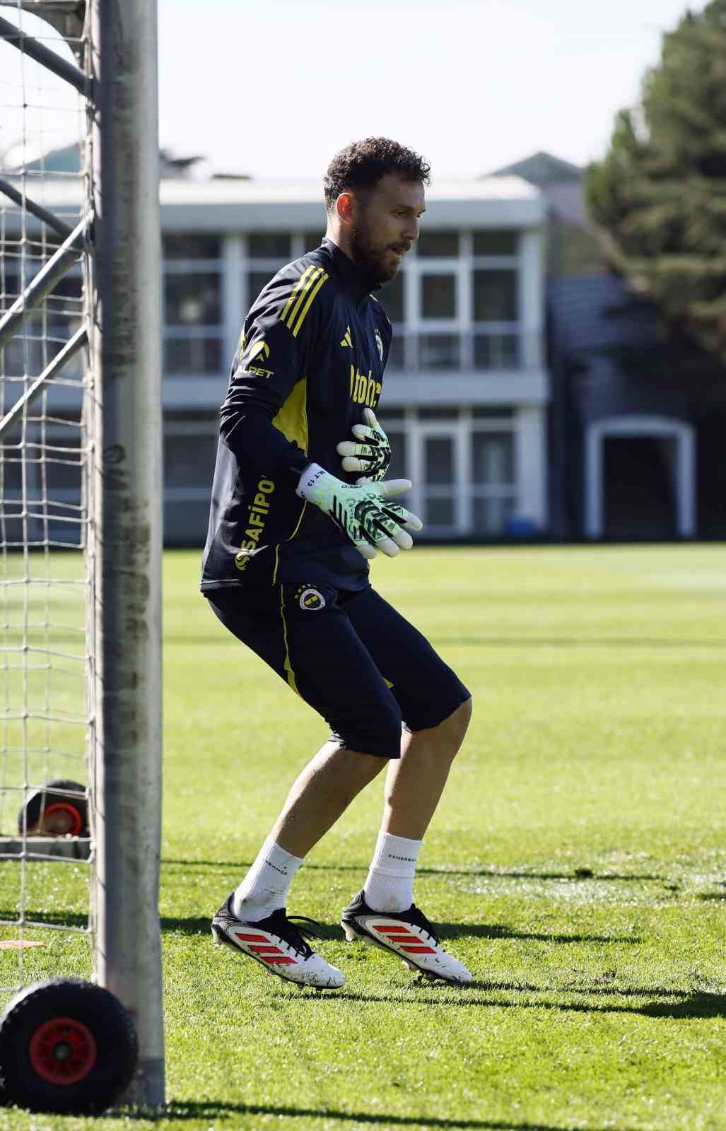 fenerbahcede stuttgart maci hazirliklari devam etti 3 HuecPAEr