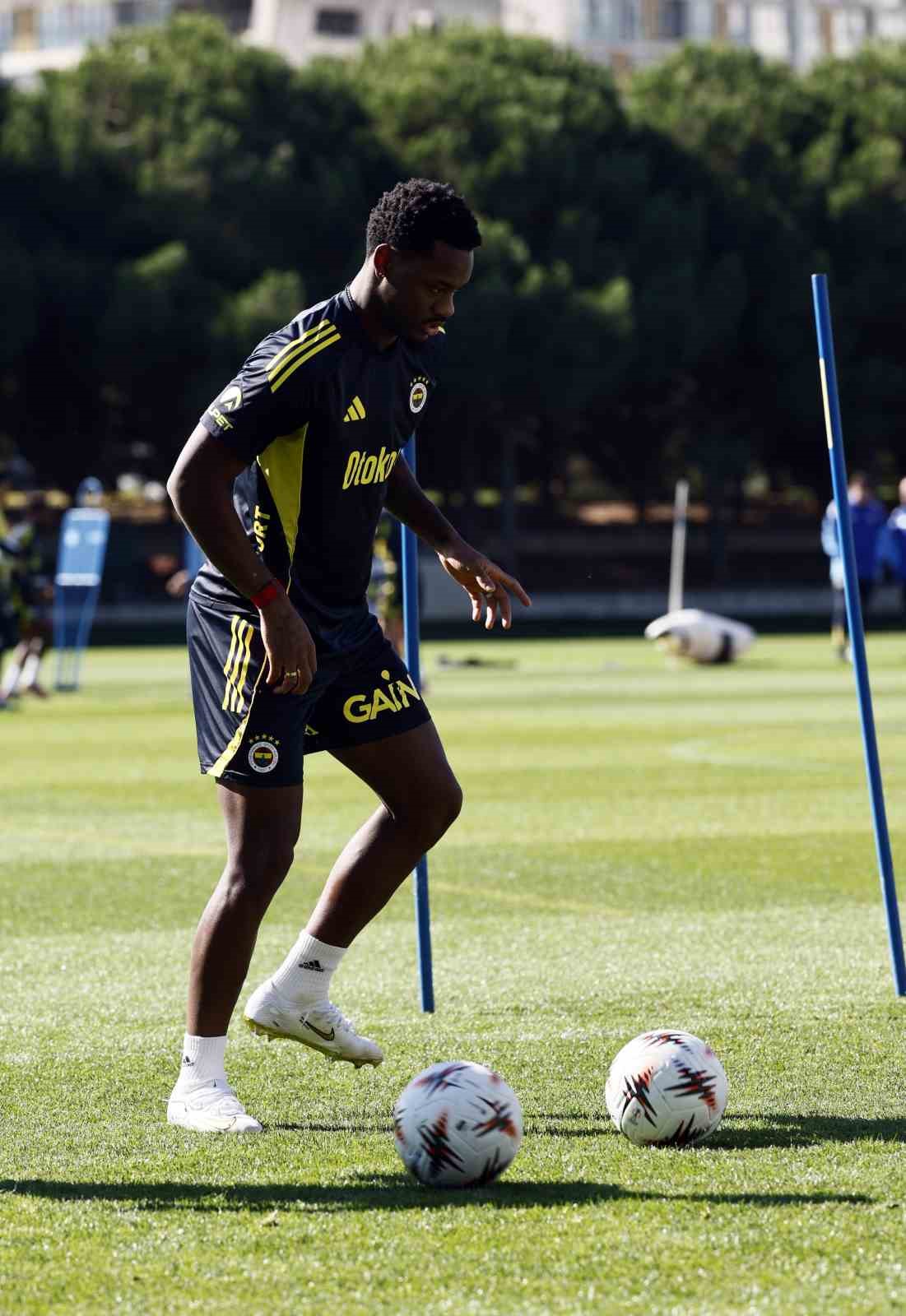fenerbahcede stuttgart maci hazirliklari devam etti 5 XlraO9X9