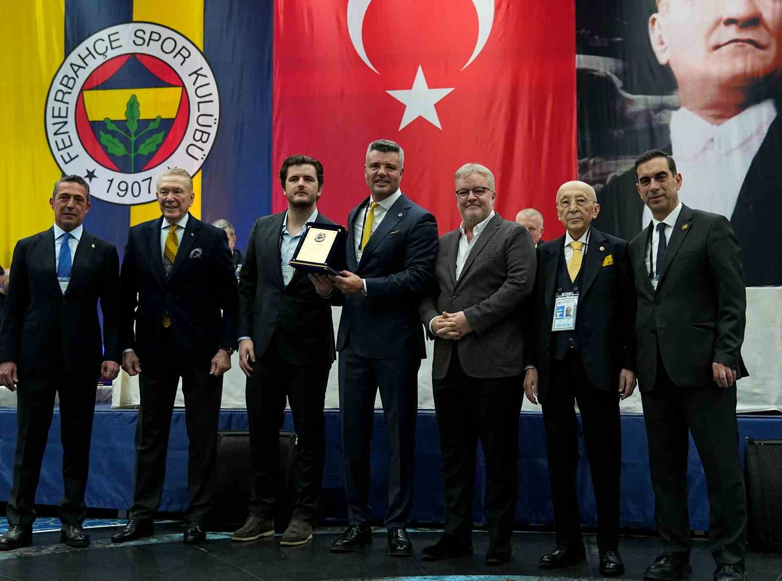fenerbahceden ali sene 50 yil plaketi 1 Y4DDA4T8
