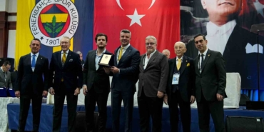 fenerbahceden-ali-sene-50-yil-plaketi-Wjpyk9xi.jpg