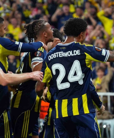 fenerbahceden-alman-takimlarina-karsi-2-galibiyet-de8cHbFN.jpg