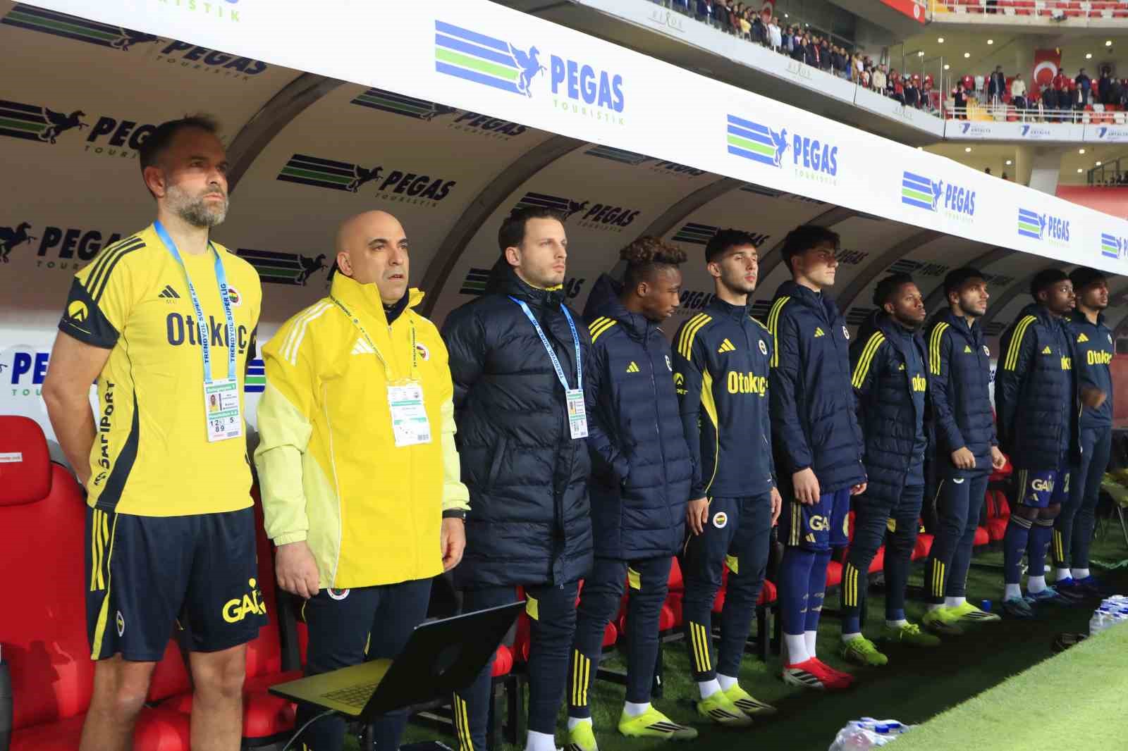 fenerbahceden antalyaspor macinda 5 degisiklik 1 HMkjFyXc