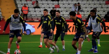 fenerbahceden-antalyaspor-macinda-5-degisiklik-UVlnRu5D.jpg