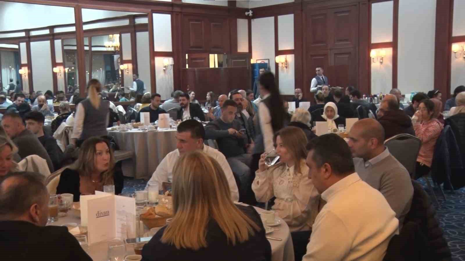 fenerbahceli boksorler iftarda bulustu 0 WjMrW4aG