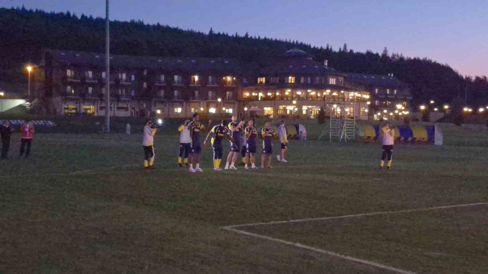 fenerbahceli futbolculara taraflardan aksam surprizi 2 rpVSCeMp