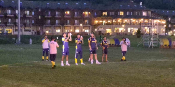 Fenerbahçeli futbolculara taraflardan akşam sürprizi