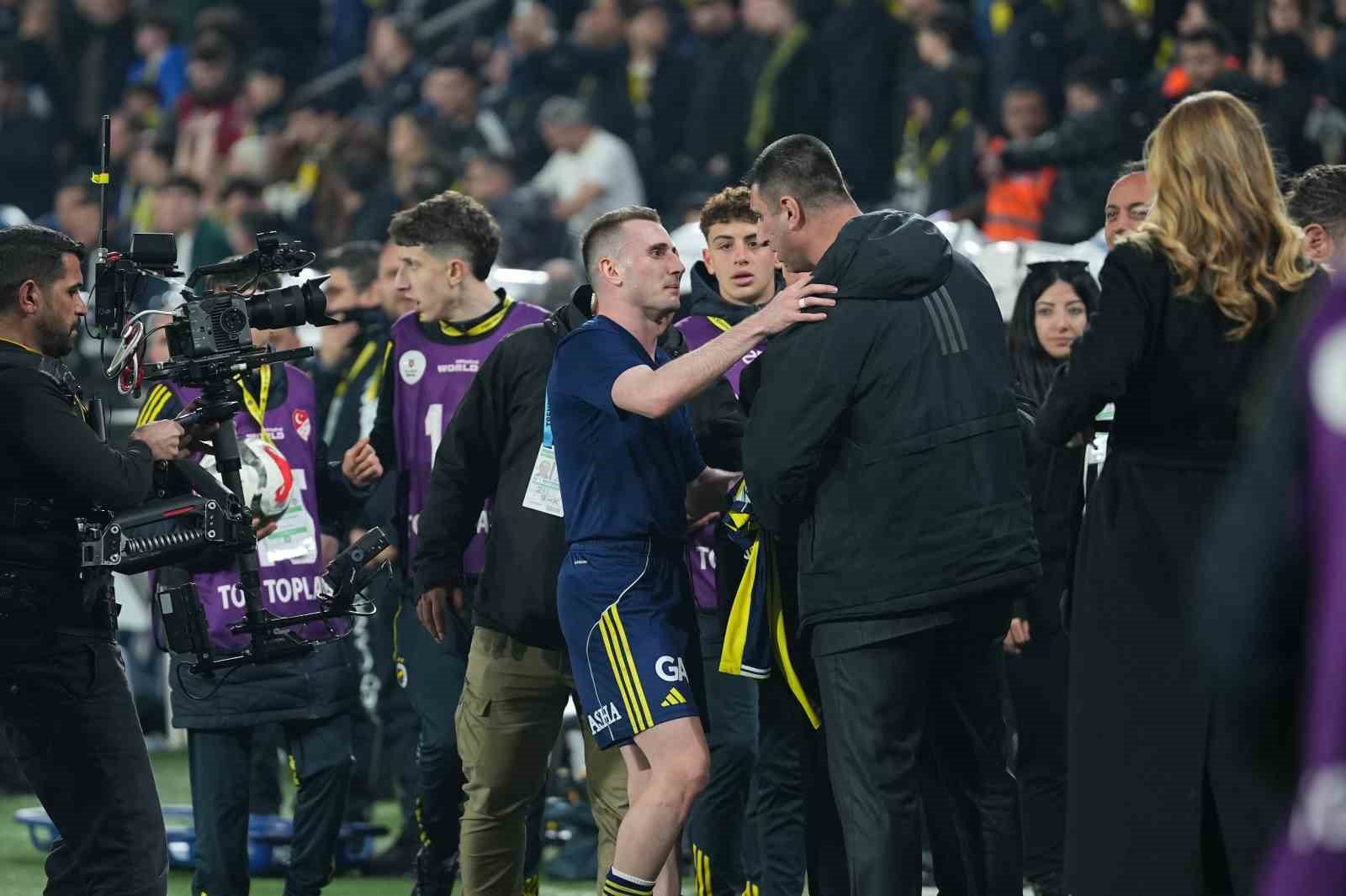 fenerbahceli futbolculardan derbi galibiyeti coskusu 0 vP6KucnO