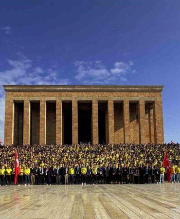 fenerbahceli-taraftarlar-anitkabiri-ziyaret-etti-lBnOOrF7.jpg