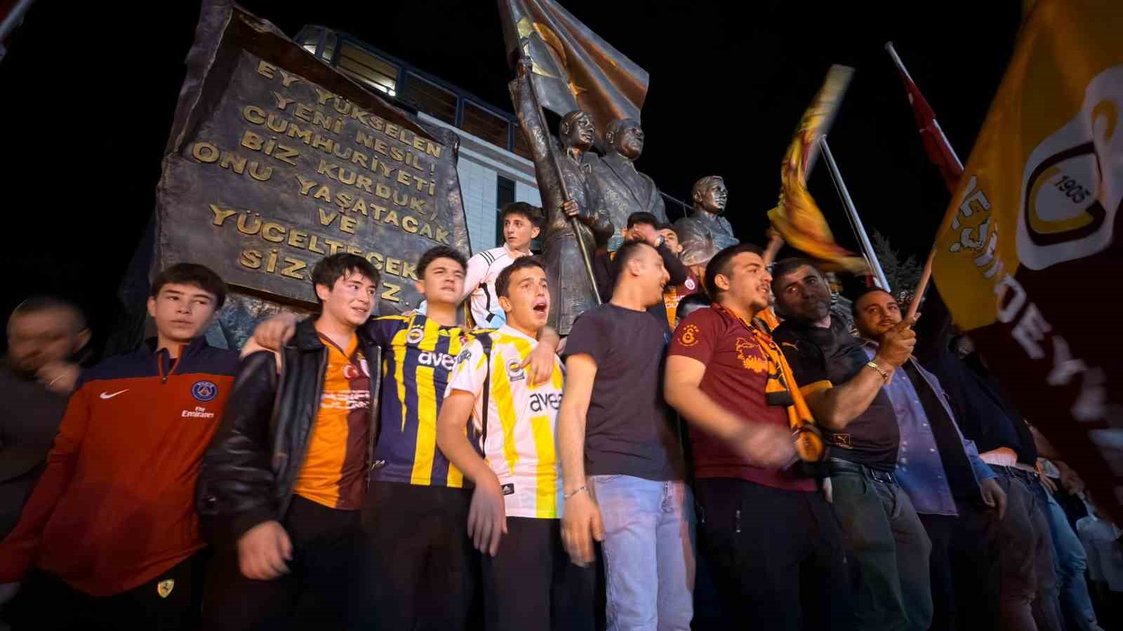 fenerbahceli taraftarlar da galatasaraylilari yalniz birakmadi 2 Nn5j2u5X