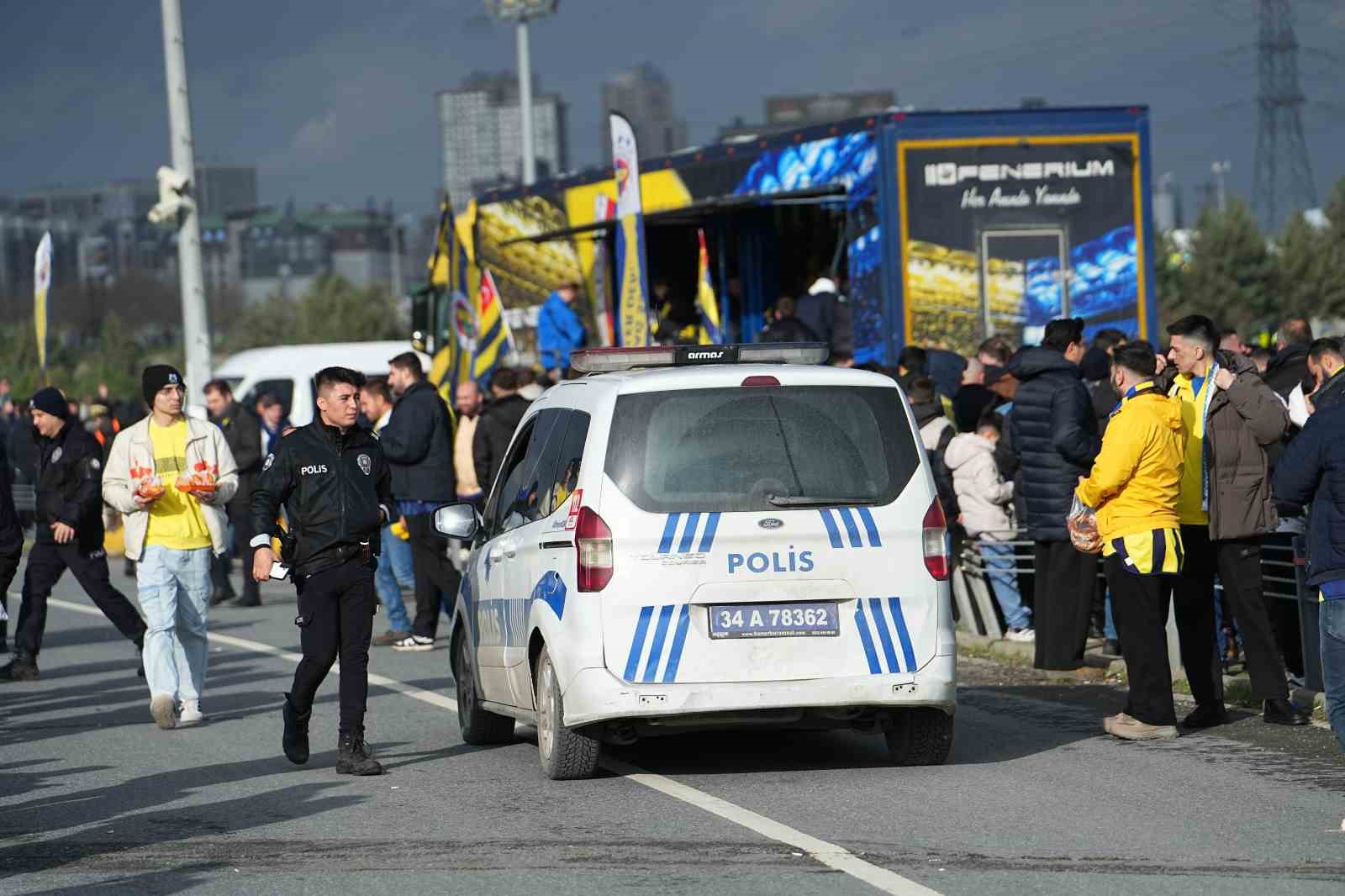 fenerbahceli taraftarlar super kupa finali icin stada geldi 1 9fSTwEjh