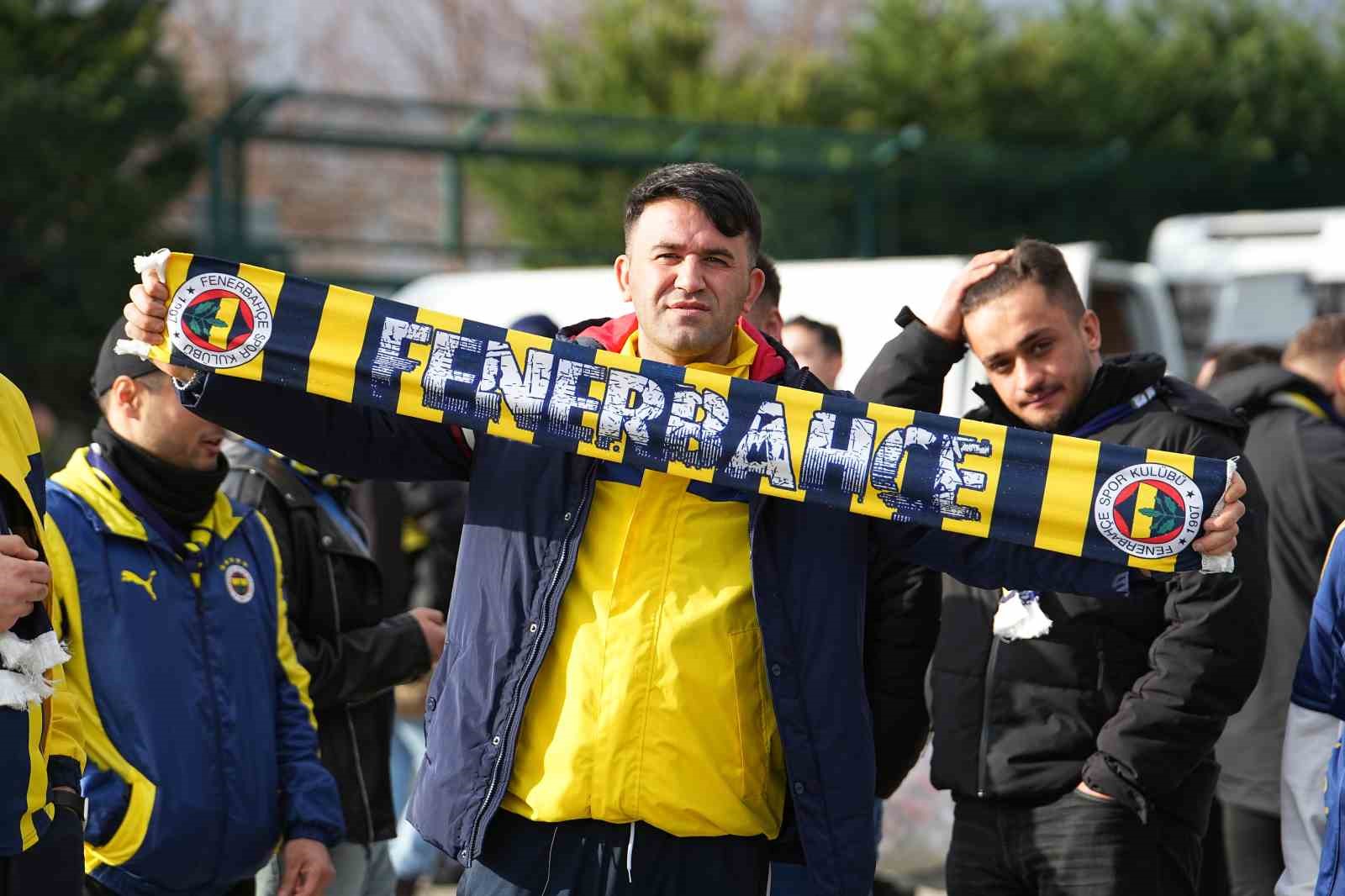 fenerbahceli taraftarlar super kupa finali icin stada geldi 13 9WClbBhA