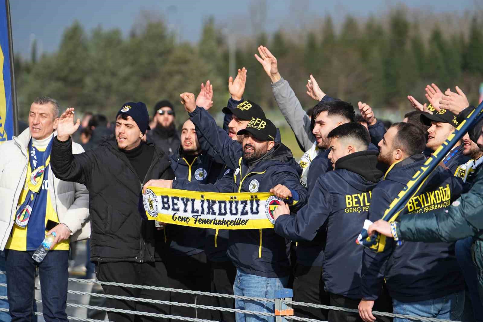 fenerbahceli taraftarlar super kupa finali icin stada geldi 14 1D1IrQWY