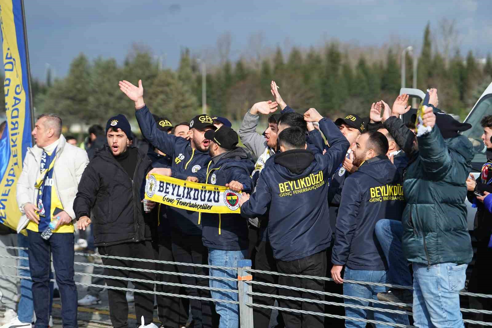 fenerbahceli taraftarlar super kupa finali icin stada geldi 15 G1kdDGWd