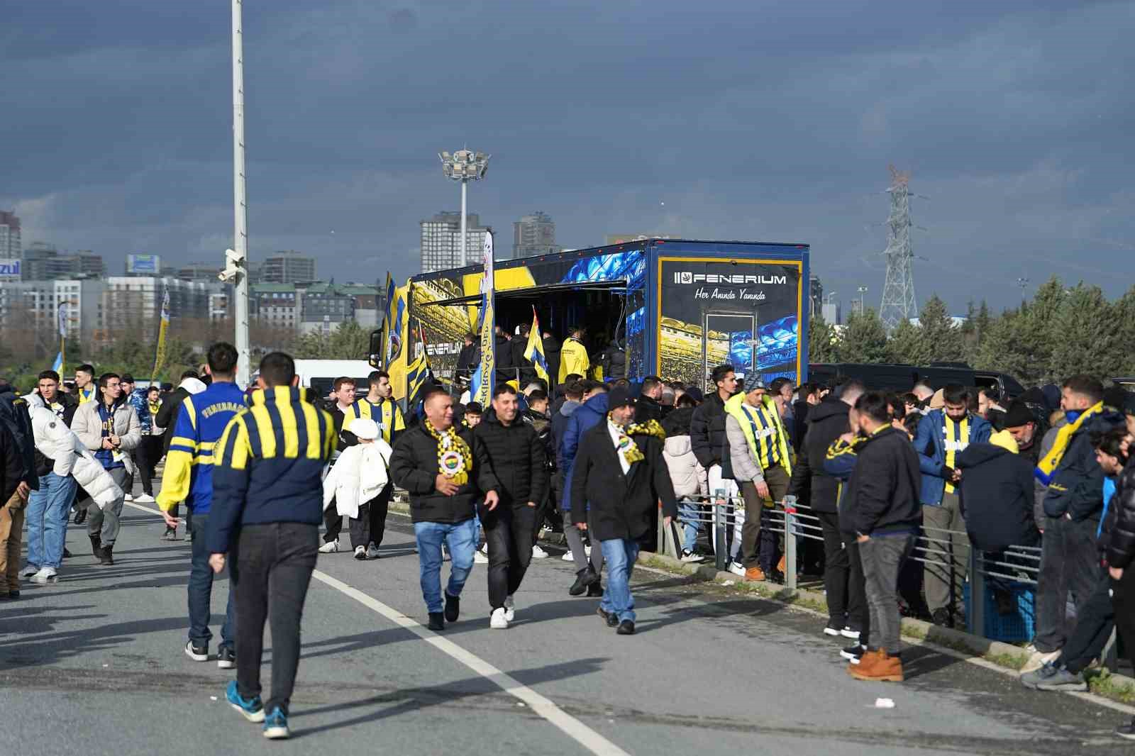 fenerbahceli taraftarlar super kupa finali icin stada geldi 3 hbTyCavi