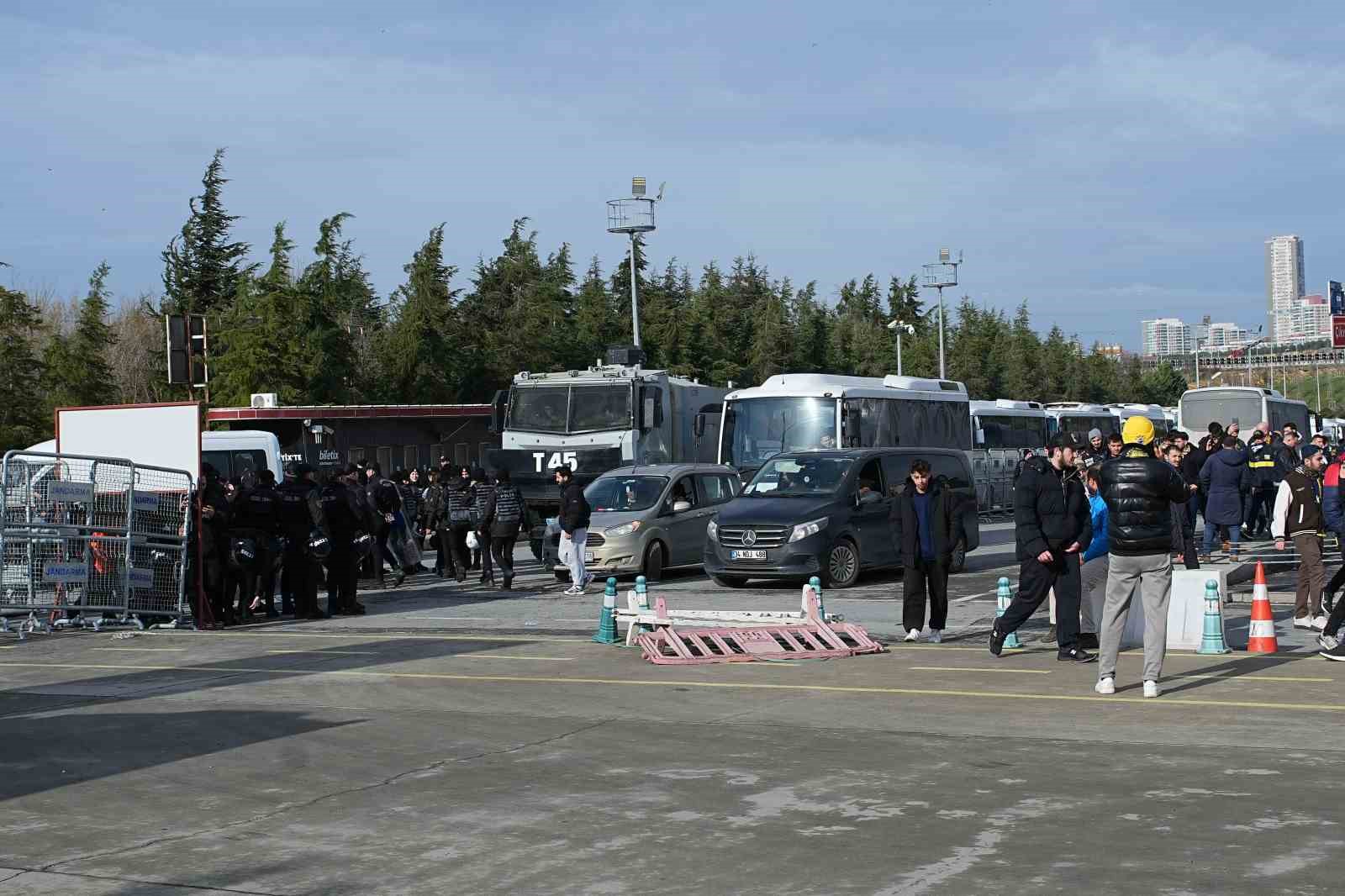 fenerbahceli taraftarlar super kupa finali icin stada geldi 6 t715IkEh