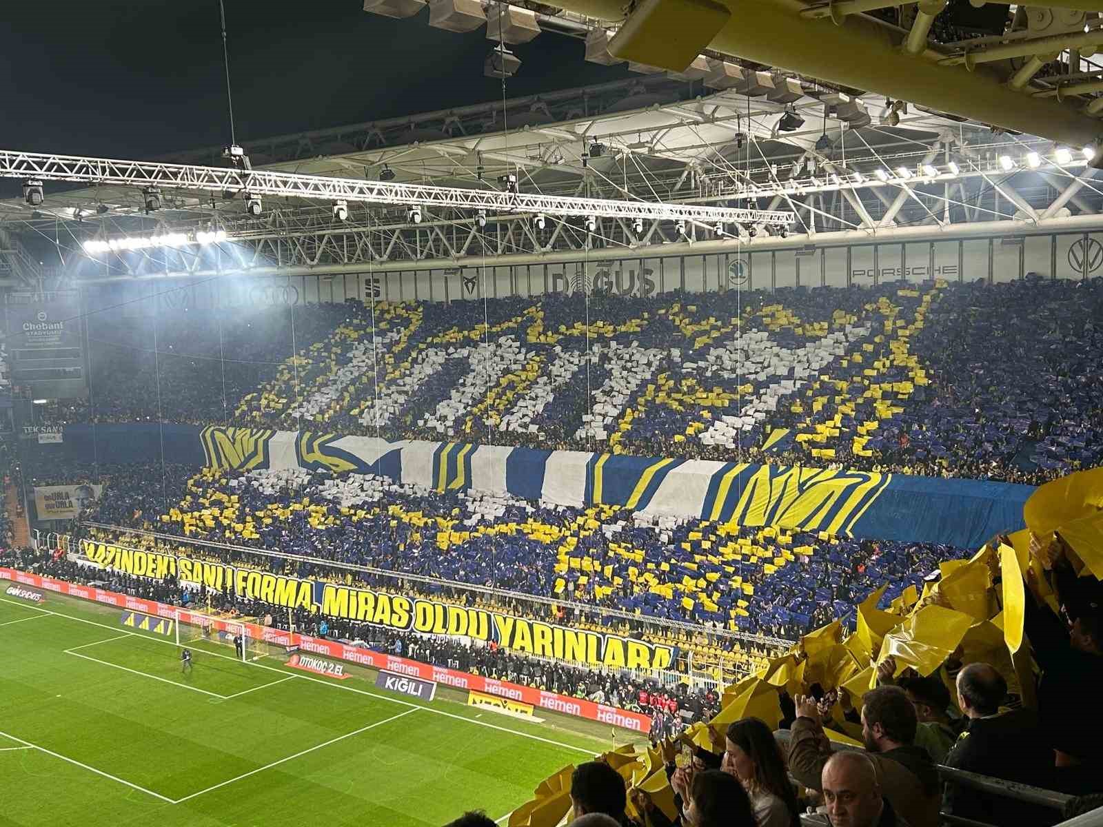 fenerbahceli taraftarlardan derbiye ozel koreografi 0 PrWcXQ4e
