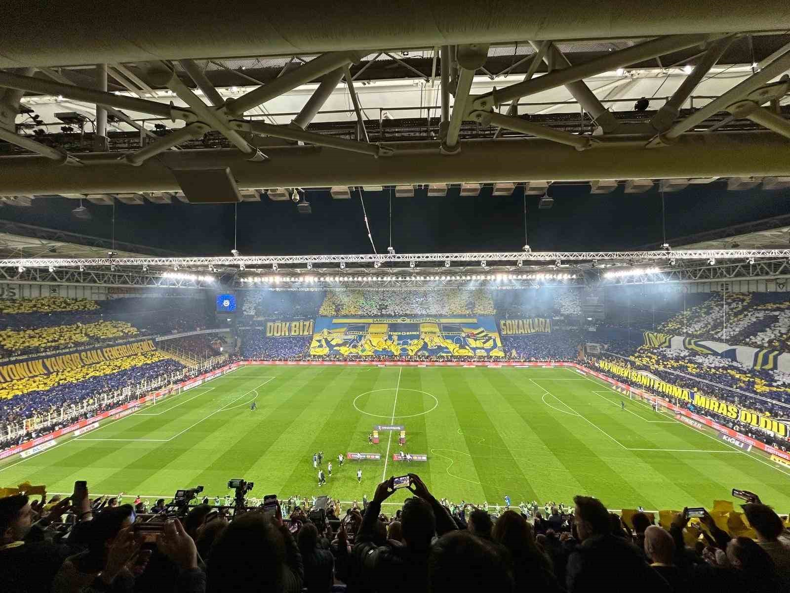 fenerbahceli taraftarlardan derbiye ozel koreografi 3