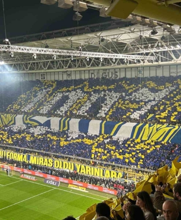 fenerbahceli-taraftarlardan-derbiye-ozel-koreografi-lLuexPvO.jpg