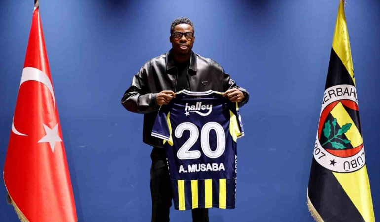 fenerbahcenin-8-hollandali-oyuncusu-anthony-musaba-gkLRRyRL.jpg