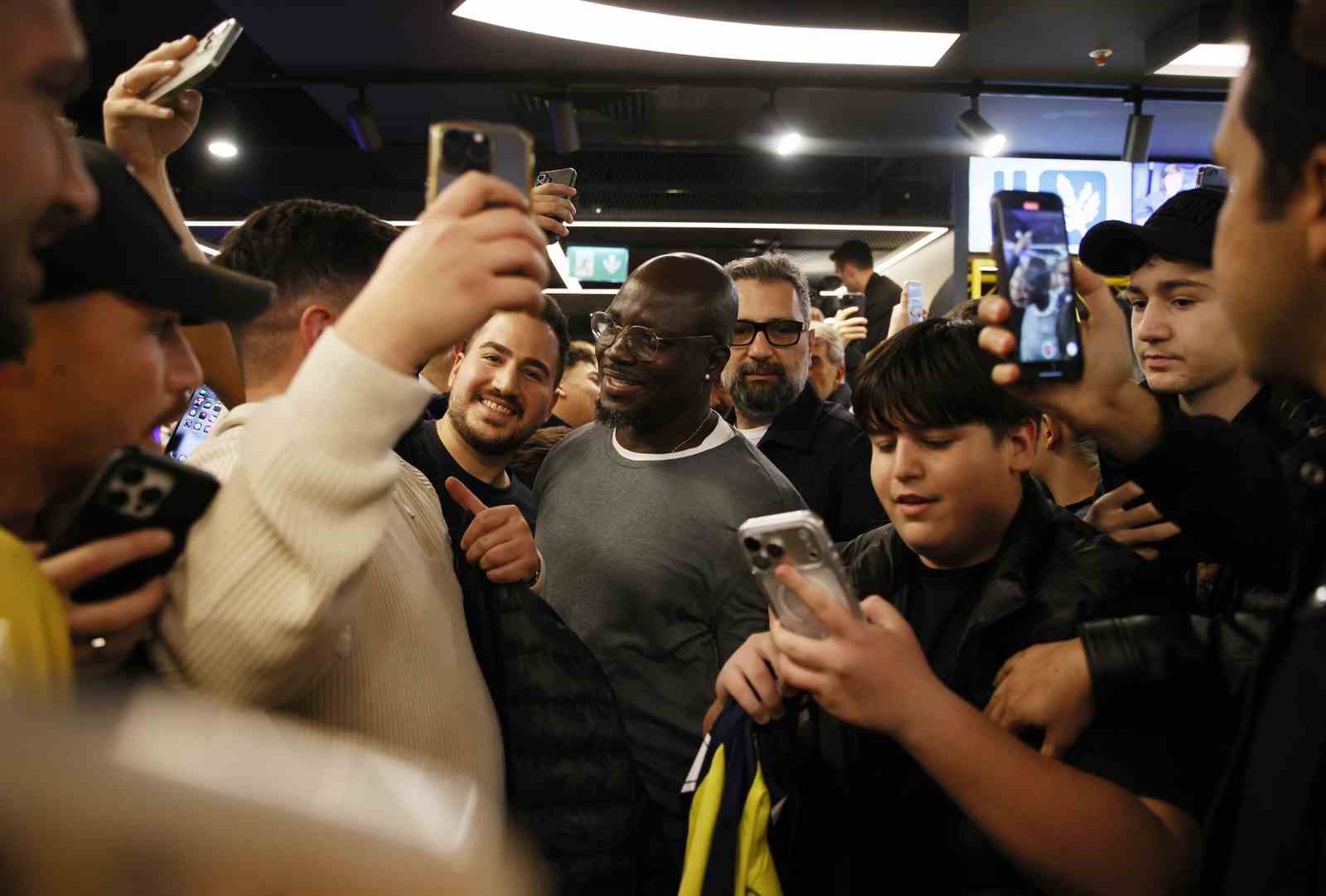 Fenerbahçe’nin eski yıldızları derbi öncesi bir araya geldi 8 fenerbahcenin eski yildizlari derbi oncesi bir araya geldi 4 9uDXt7wz