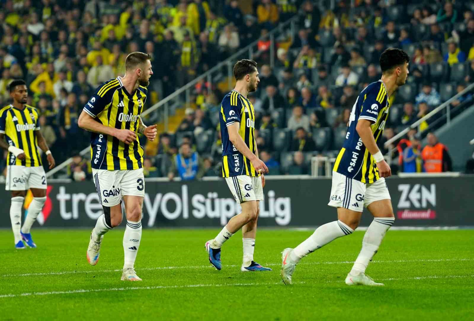 fenerbahcenin galibiyet serisi yine kadikoyde sona erdi 1 zWLm6jl8