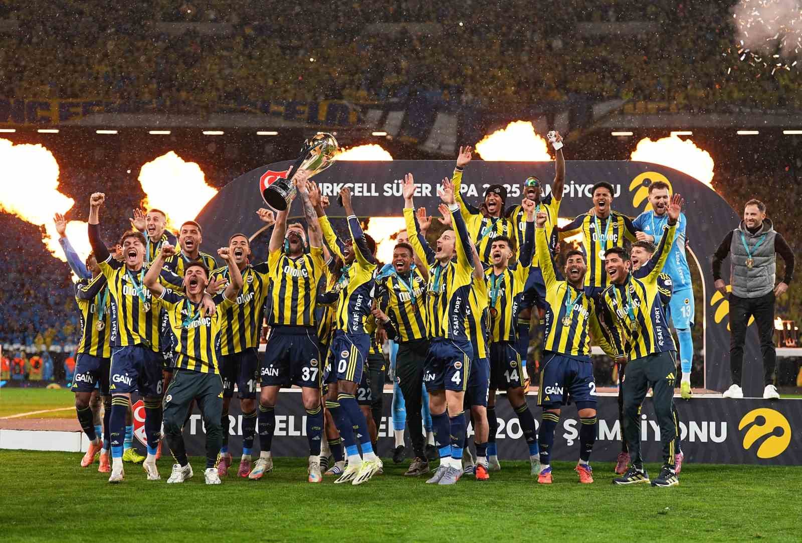 Fenerbahçe’nin şampiyonluk hasreti 12 yıla çıktı, sezonu 1 kupayla kapattı 4 fenerbahcenin sampiyonluk hasreti 12 yila cikti sezonu 1 kupayla kapatti 0 Icly2Cta