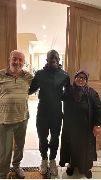 fenerbahcenin yeni transferi ngolo kante ile samimiyeti gundem olan hatun teyze konustu 3 f7k92tOR
