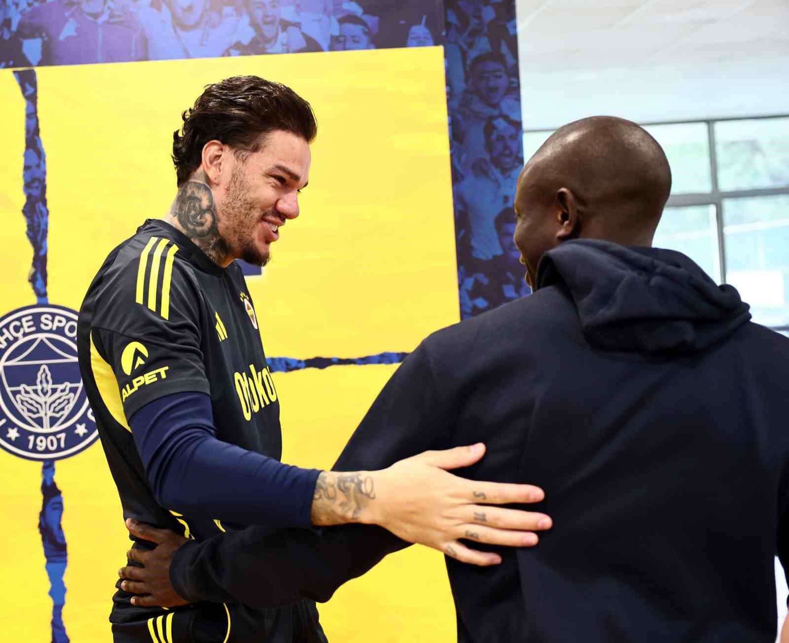 fenerbahcenin yeni transferi ngolo kante tesisleri gezdi ve ilk antrenmanini yapti 2