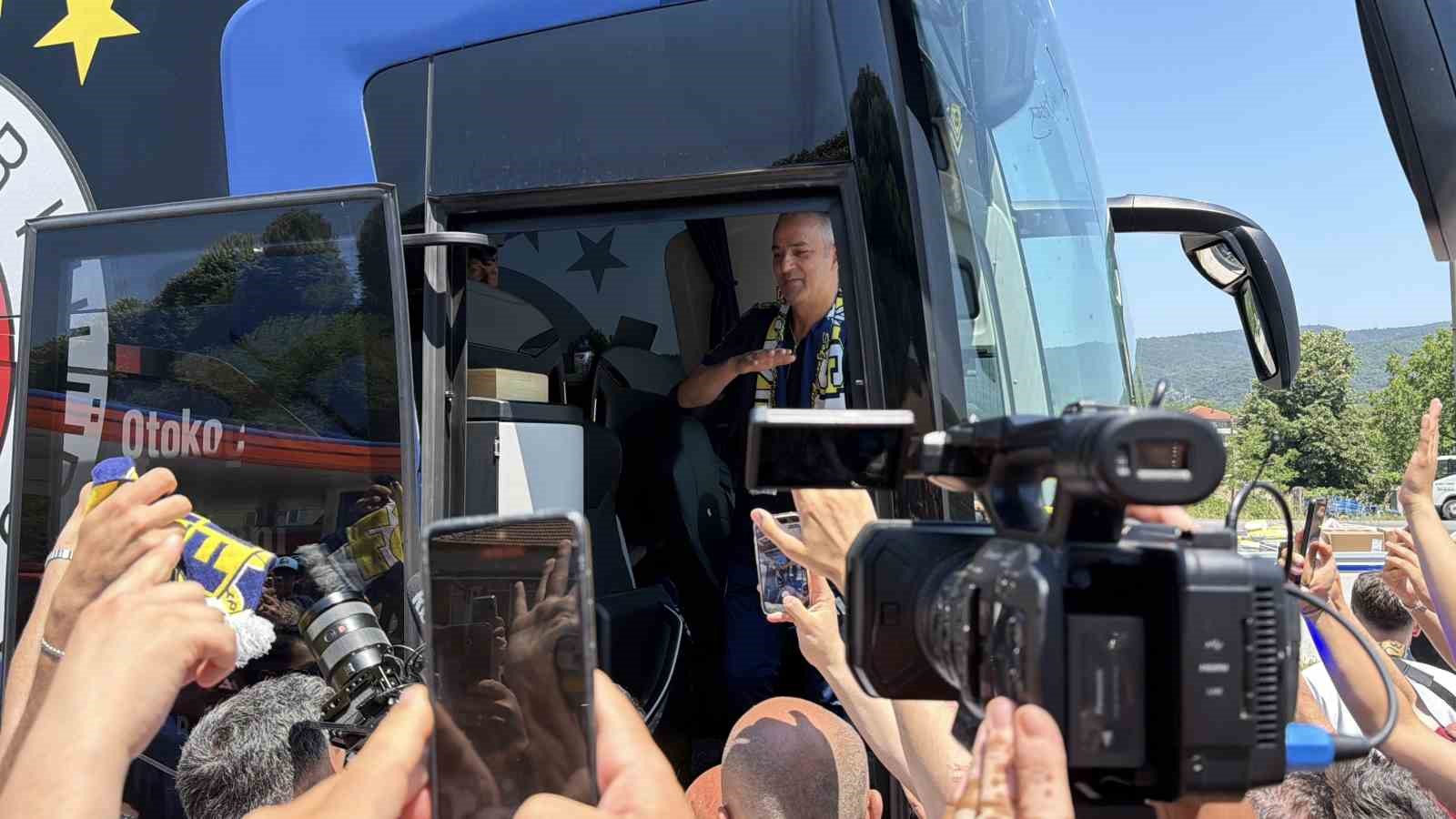 fenerbahceye duzcede coskulu karsilama 0 zw4vl7k9