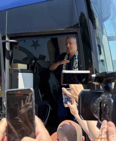 fenerbahceye-duzcede-coskulu-karsilama-3fhBaX8U.jpg