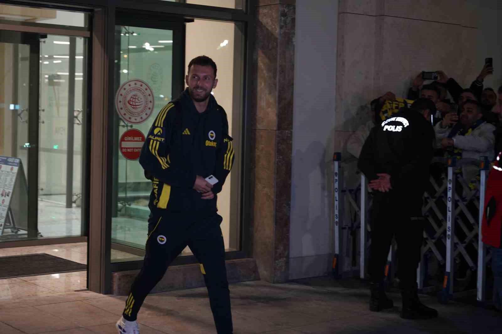 fenerbahceye rizede coskulu karsilama 13 O6wTTD75