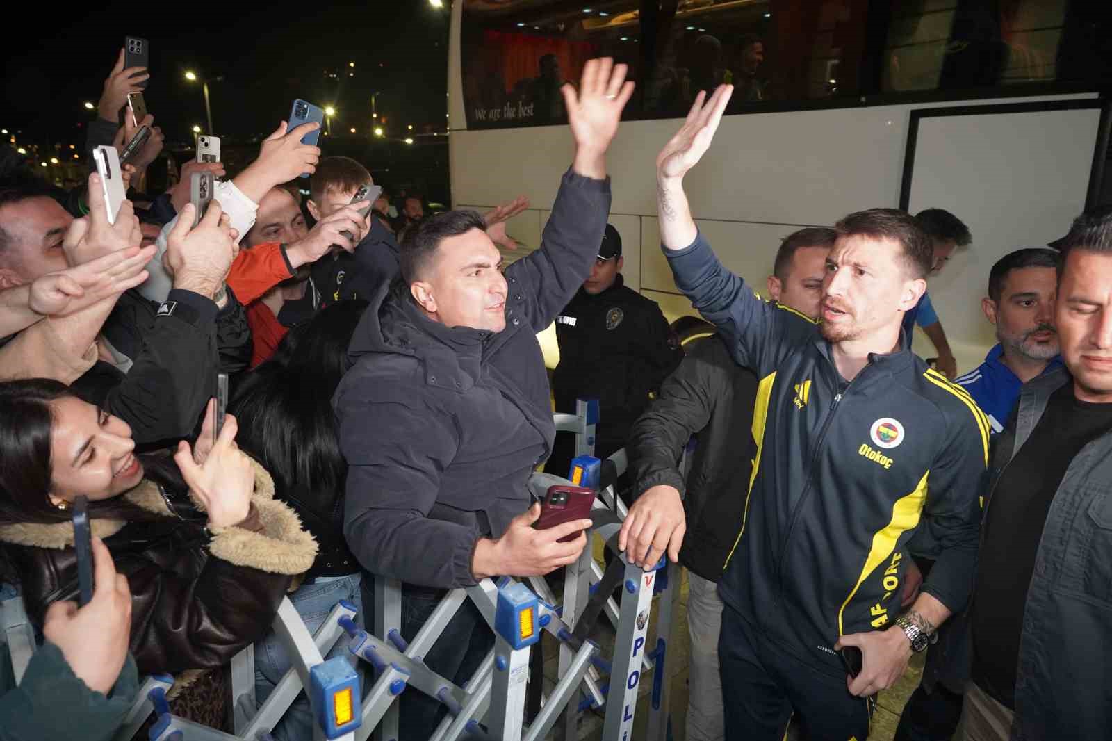 fenerbahceye rizede coskulu karsilama 3 dKi4npqO