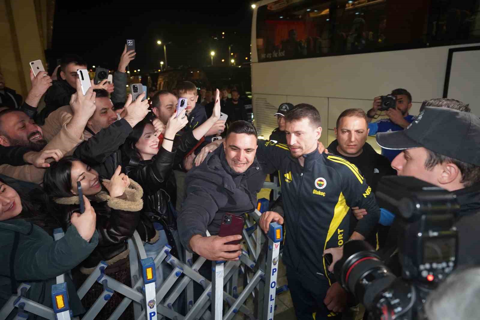 fenerbahceye rizede coskulu karsilama 4 GWdWbfPl