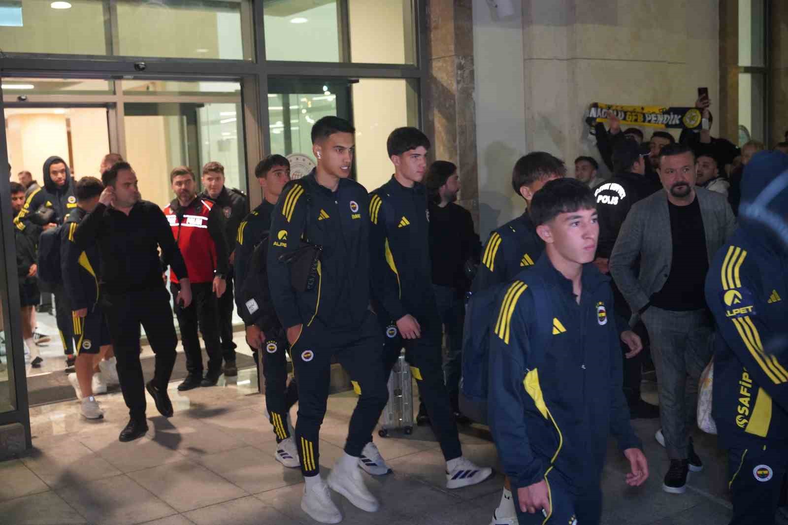 fenerbahceye rizede coskulu karsilama 6 pmui8XkB