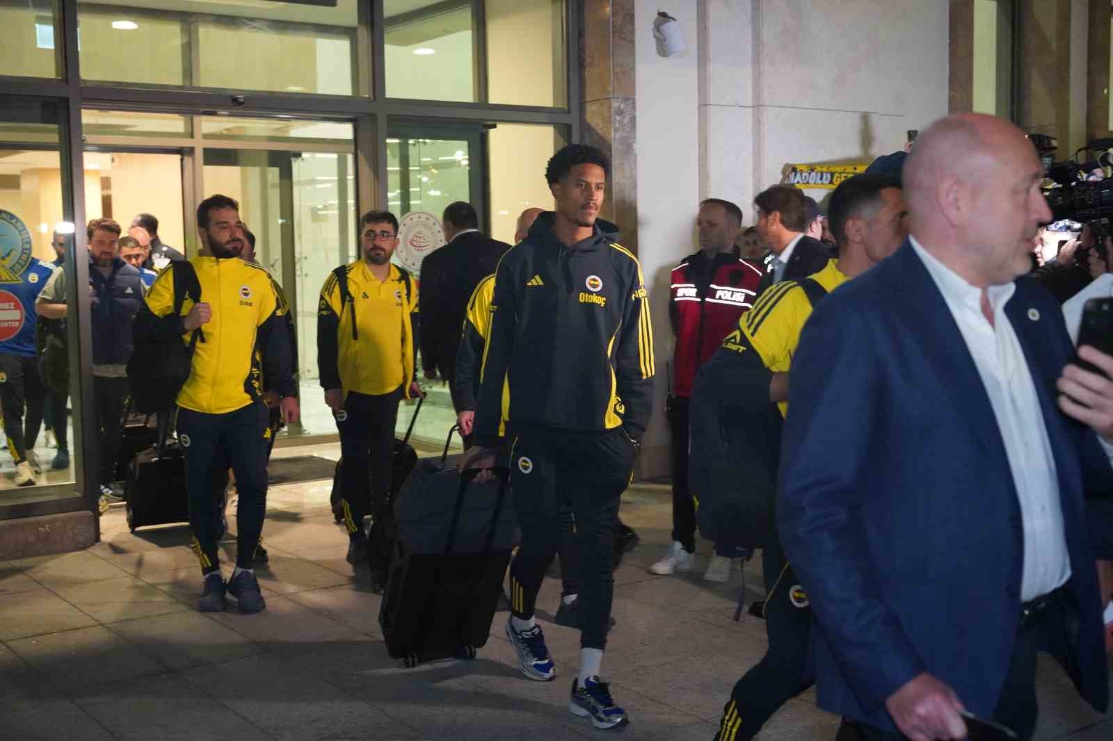 fenerbahceye rizede coskulu karsilama 9 Bj22leRJ