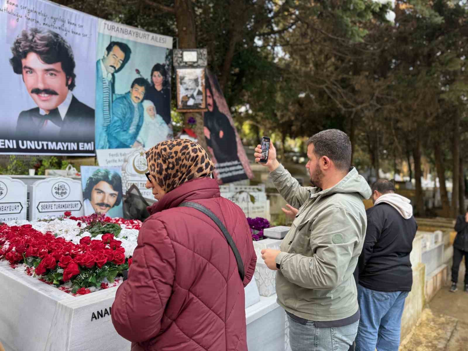 ferdi tayfur vefatinin 1 yil donumunde mezari basinda anildi 3 ZmVS6v2K
