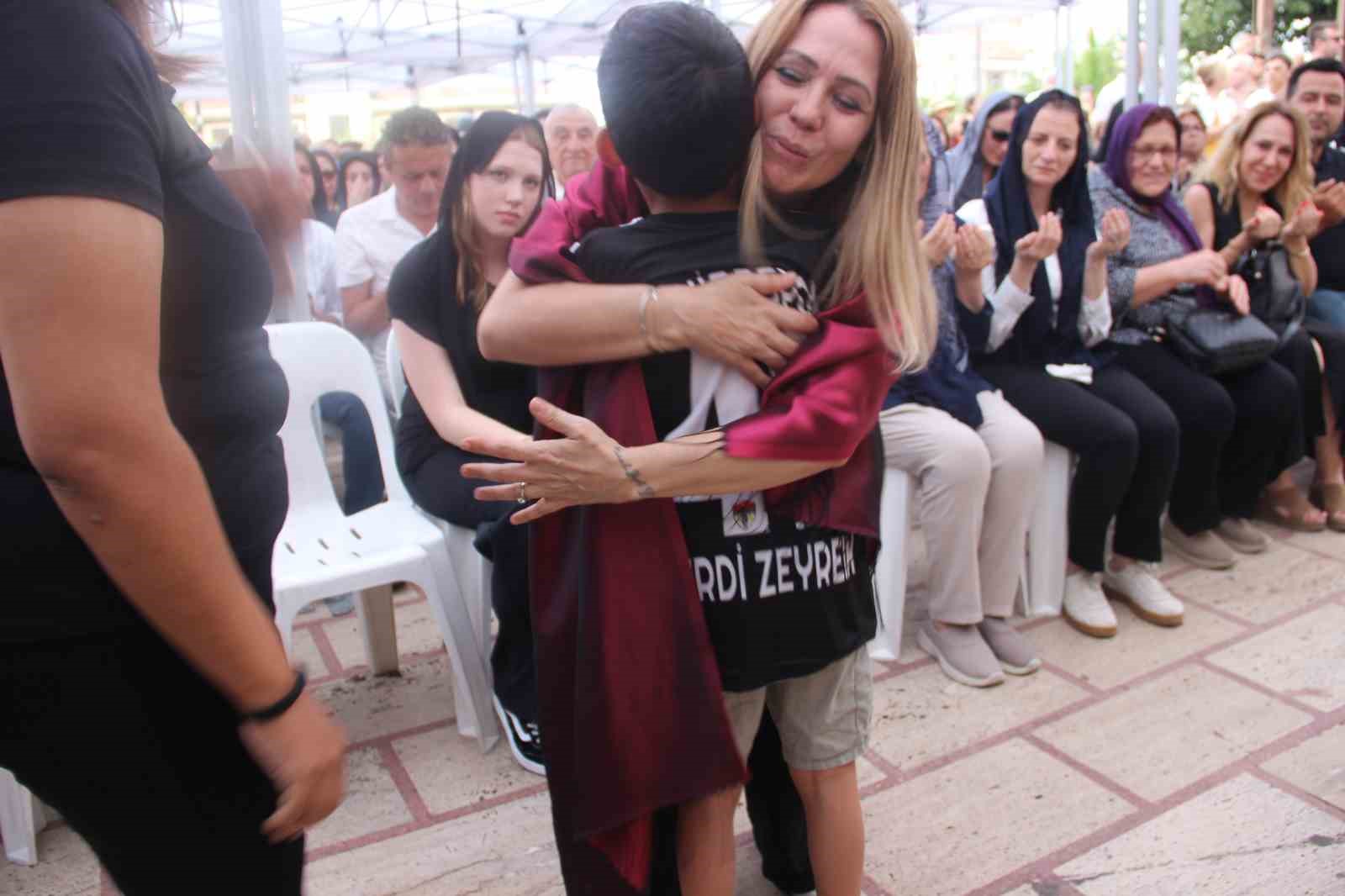 ferdi zeyrek icin hatuniye camiinde mevlid programi 2 d3MmRPYU