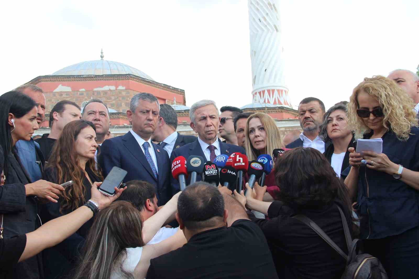 ferdi zeyrek icin hatuniye camiinde mevlid programi 8 UT5YLMLY
