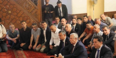 ferdi-zeyrek-icin-hatuniye-camiinde-mevlid-programi-lKTO3dLd.jpg